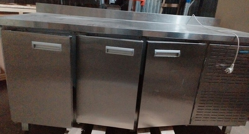 Стол морозильный GN с бортом СХН-3-70/БУ ARKTO -18°С 3 двери нержавеющая сталь Стол морозильный GN с бортом СХН-3-70/БУ ARKTO -18°С 3 двери нержавеющая сталь