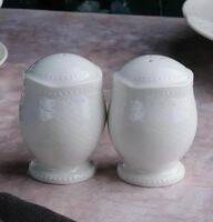 Набор для специй 2 предмета (соль, перец) Aristocrat Noble фарфор белый